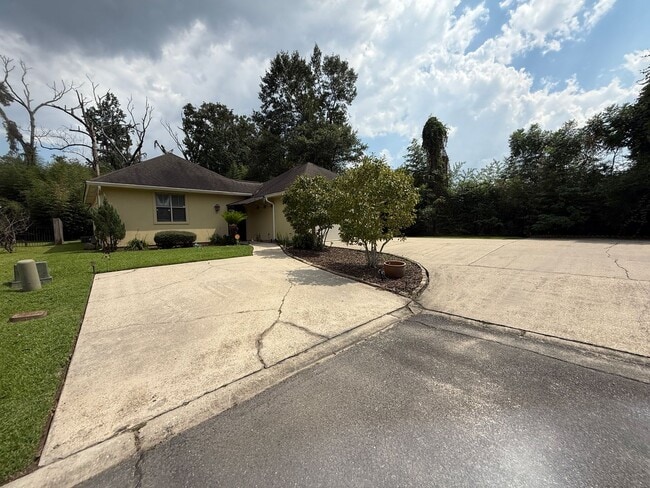 Building Photo - 9462 Boone Ave