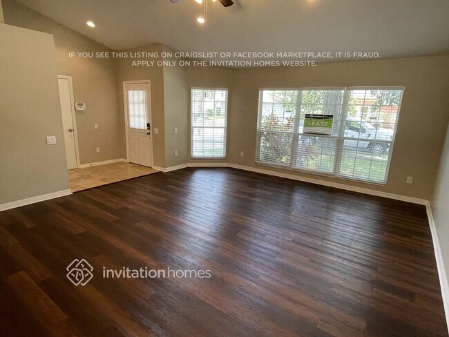Building Photo - 829 W Charing Cross Cir