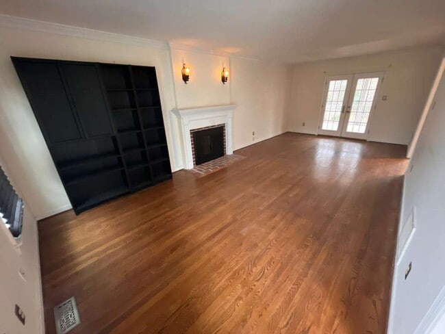 Foto del edificio - 5916 Park Forest Ln