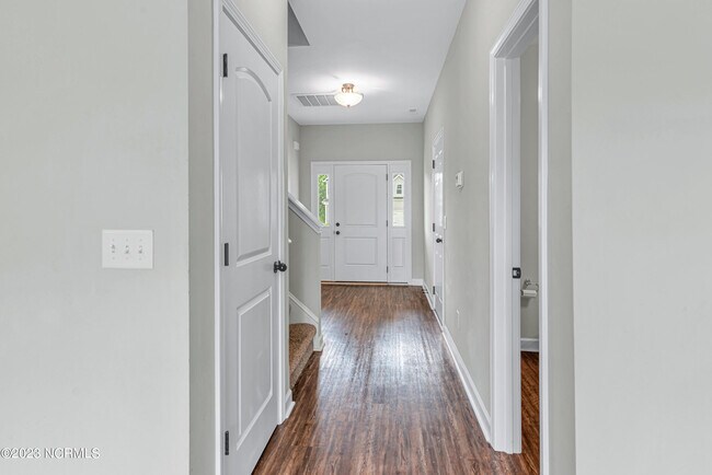 Building Photo - 212 Purple Martin Dr