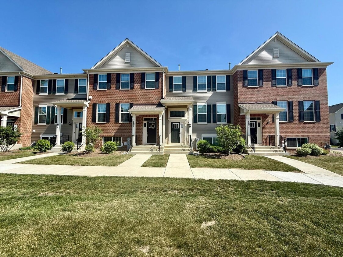 Foto principal - 189 Lakeshore Dr