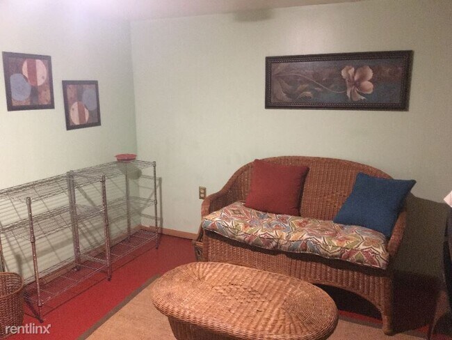 Building Photo - 1 br, 1 bath House - 358 Irving Ave