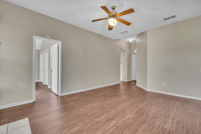 Building Photo - 3715 Westfield Dr