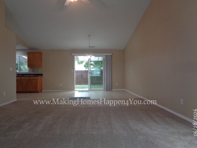 Building Photo - 260 SW Oregon Trail Dr