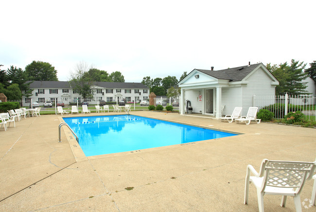 Piscina - Olmsted Falls Village