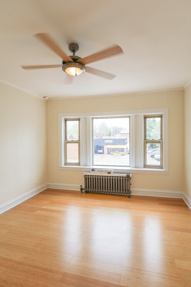 Foto del edificio - 7002 N Western Ave