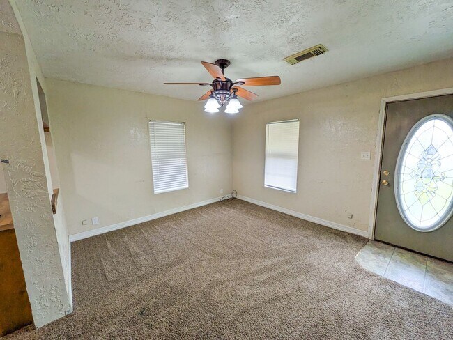 Building Photo - 3801 Stuart Ave