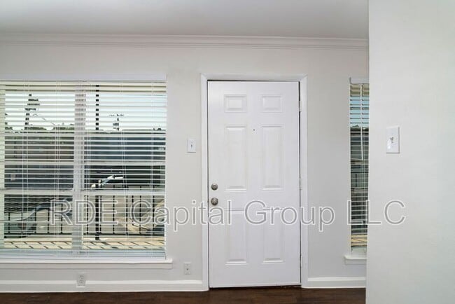 Building Photo - 2816 Throckmorton St