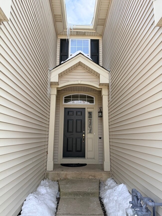 Building Photo - 2305 Sandy Creek Dr