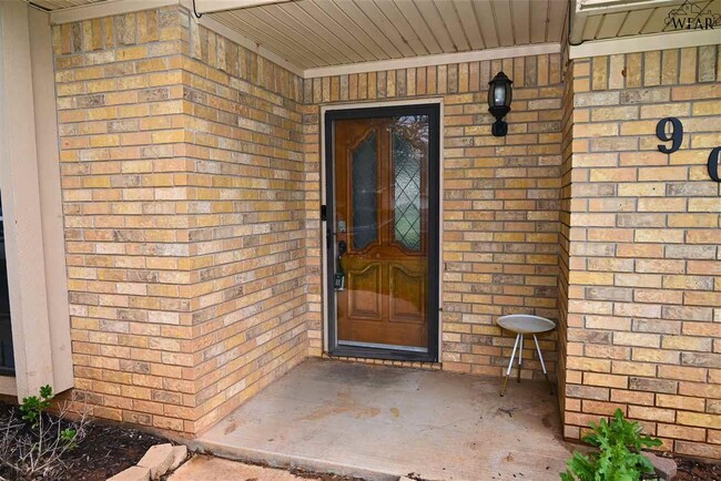 Building Photo - 907 Sugarbush Ln