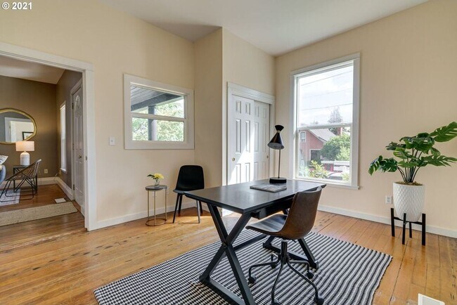 Foto del edificio - GORGEOUS REMODEL, GREAT LAYOUT!! PORTLAND STUNNER w/YARD