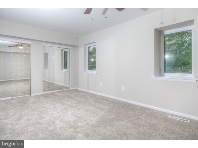 Building Photo - 38 Oakmont Pl