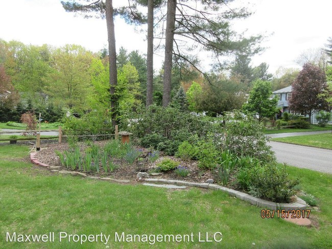 Building Photo - 44 Huntwood Dr