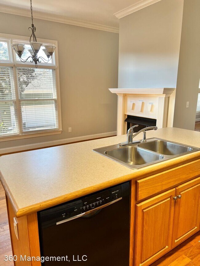 Building Photo - 3 br, 2.5 bath House - 690 Queens Way