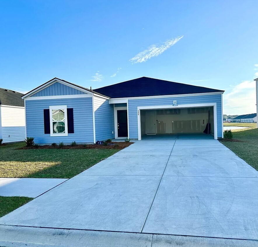 Foto principal - 688 Harrison Mill St