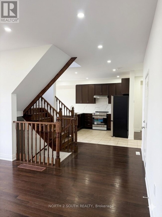 Building Photo - 2271 Whitewood Cres