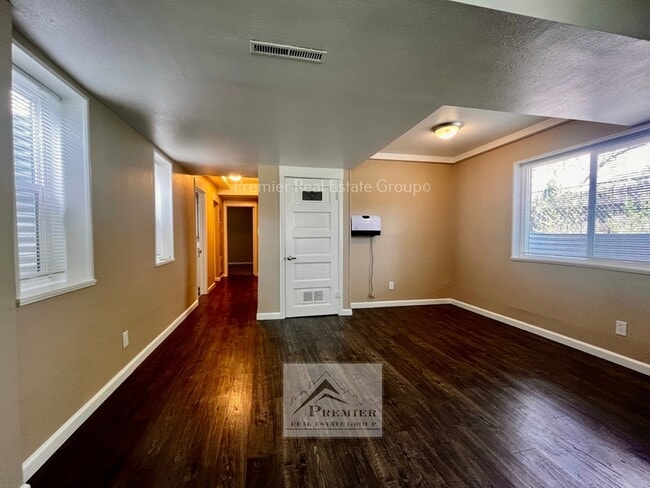Building Photo - 2425 W Platte Ave