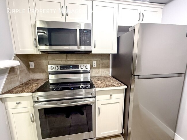 Building Photo - Modern 2 Beds, 2 Baths Apartment/Condo | A...