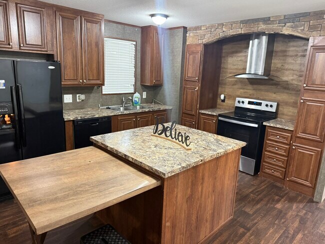 Foto del edificio - 207 Juniper Rd