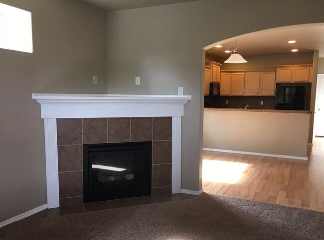Foto del edificio - Beautiful home in Renaissance Ridge neighb...