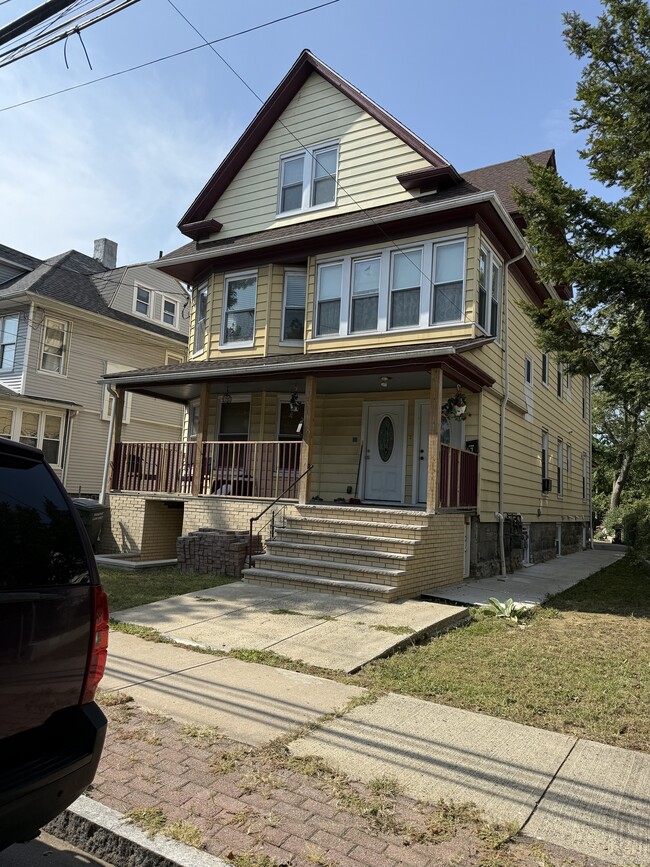 Building Photo - 67 Baldwin St