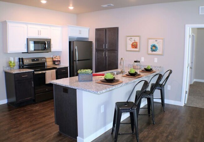 Foto del edificio - $1,625 | 2 Bedroom, 2 Bathroom Luxury CONDO | PET Friendly* | Sublease* | Available for February ...