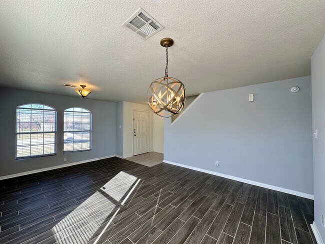 Building Photo - Viewable Now!