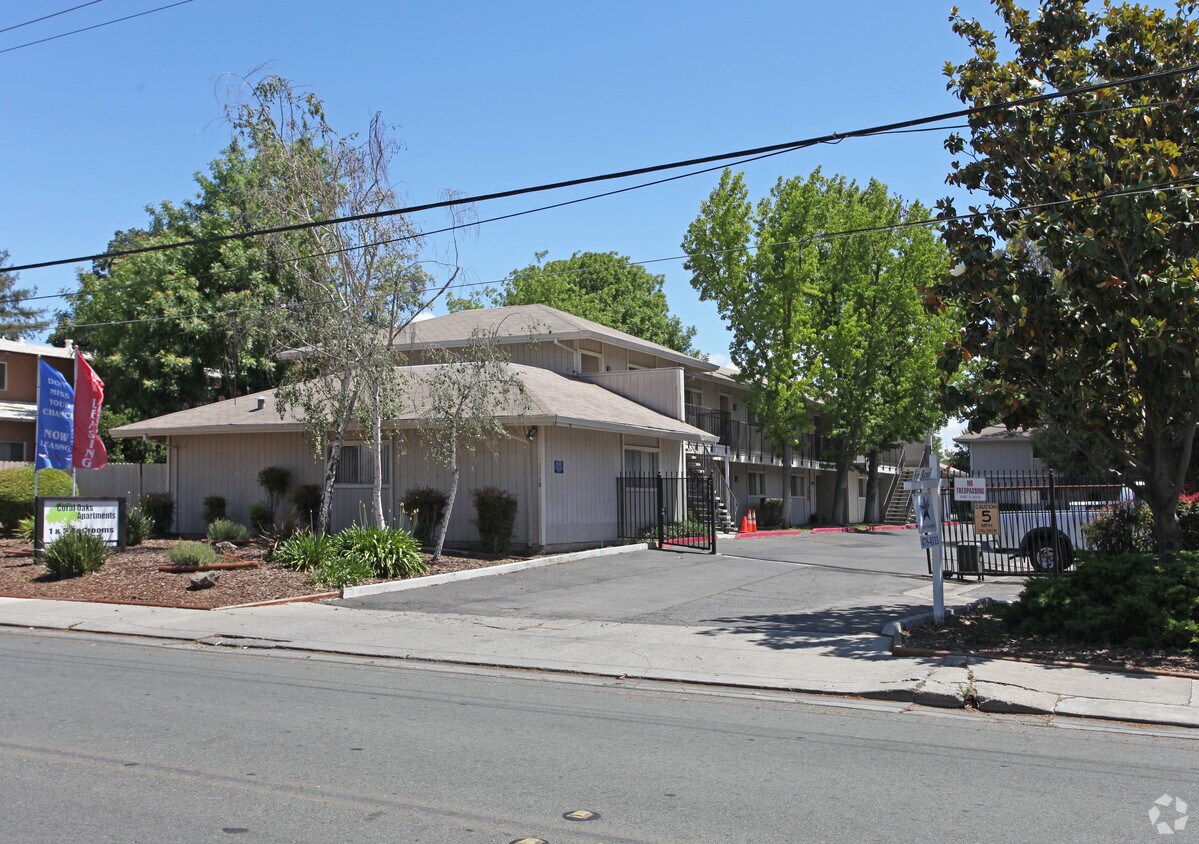 Coral Oaks Apartments in Stockton, CA