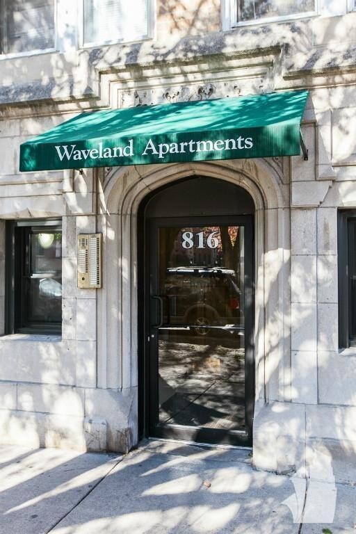 Foto del edificio - 816 W Waveland Ave