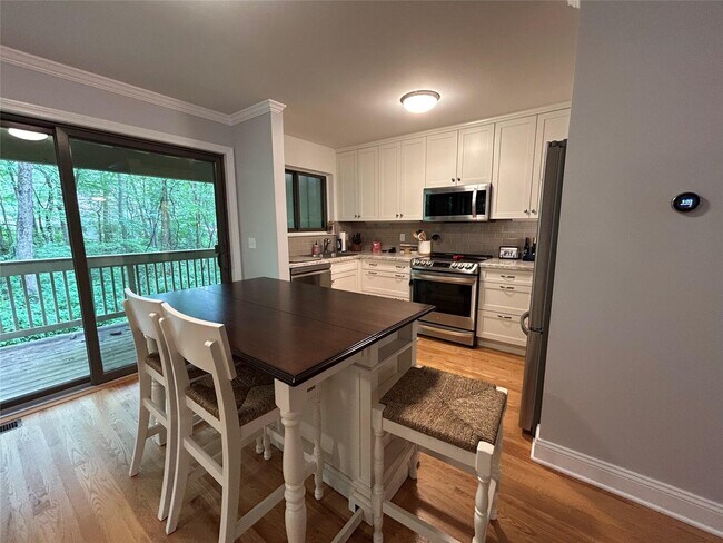 Foto del edificio - 277 Maplewood Dr