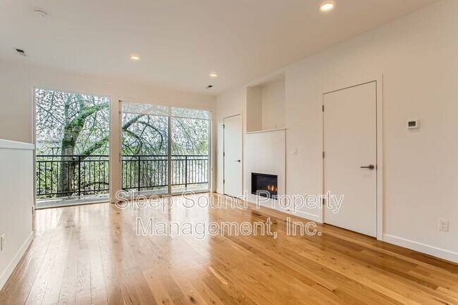 Foto del edificio - 1030 N Ainsworth St