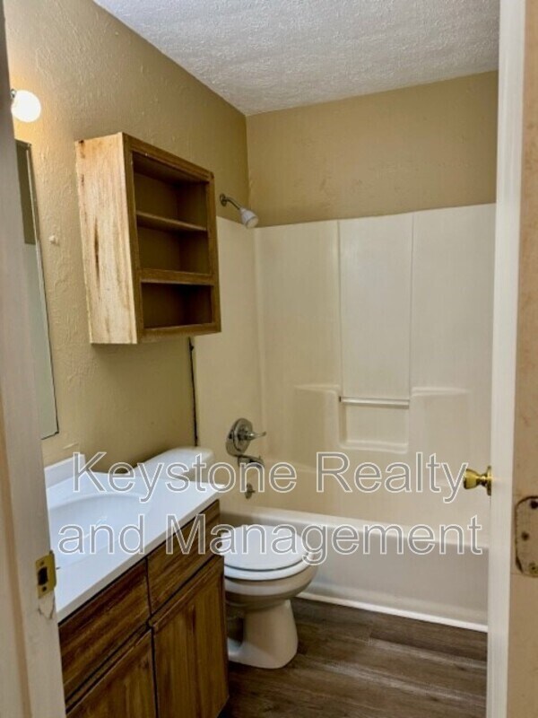 Foto del edificio - 306-906 Thompsonville Lane