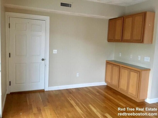 Building Photo - 1 bedroom in Marblehead MA 01945