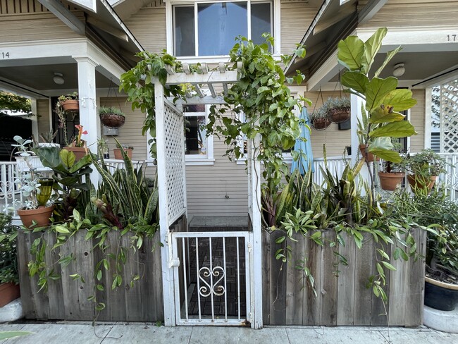 Shared Bistro Garden Area - 1712 E 8th St