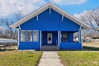 Building Photo - 422 N Woods St