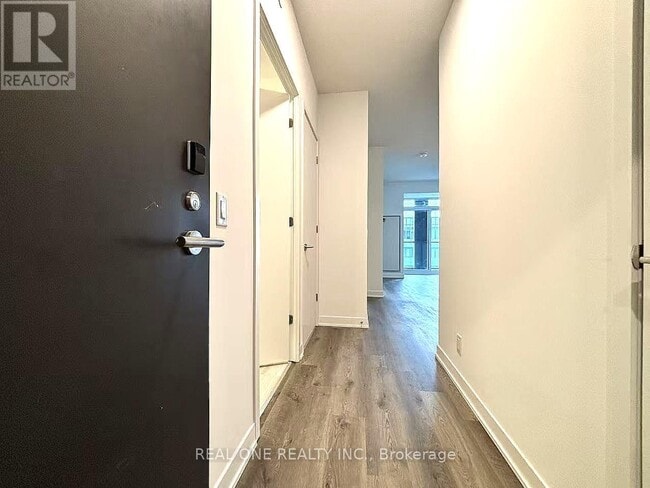 Building Photo - 180 Front St E