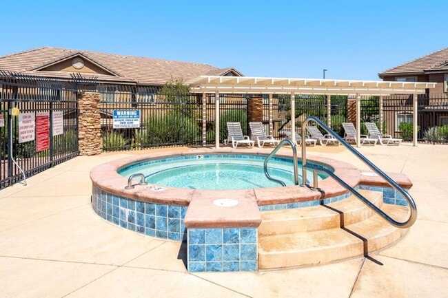 Building Photo - 3155 S Hidden Valley Dr