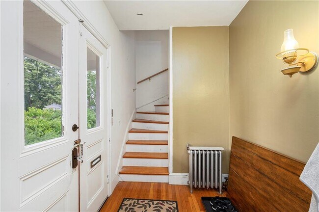 Foto del edificio - 96 Alfred Drowne Rd