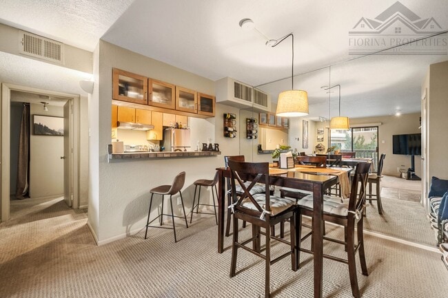 Building Photo - 1 MO. FREE RENT! UNFURNISHED Bright & Stylish Condo at The Reserve