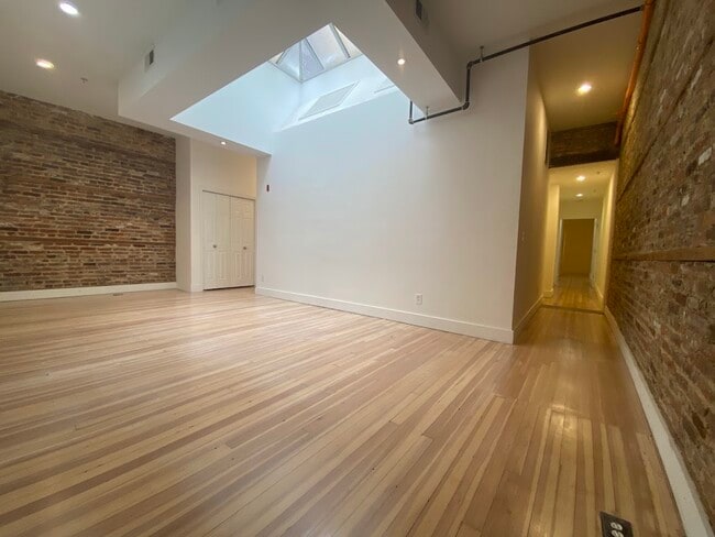 Building Photo - 407 N Charles St