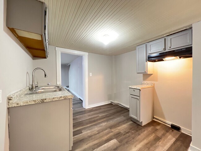 Building Photo - 1548 Lingo St