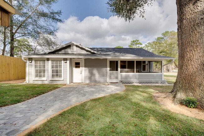 Building Photo - 224 E Kelly Park Rd