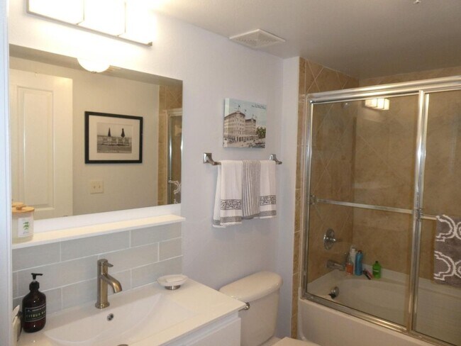 Foto del edificio - 600 S Dixie Hwy