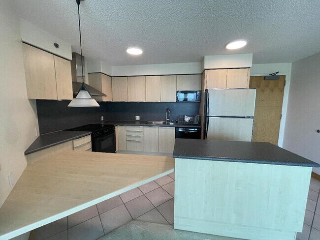 Building Photo - ONE ARCHER LANE 1/1/1 sec, central A/C, W/...
