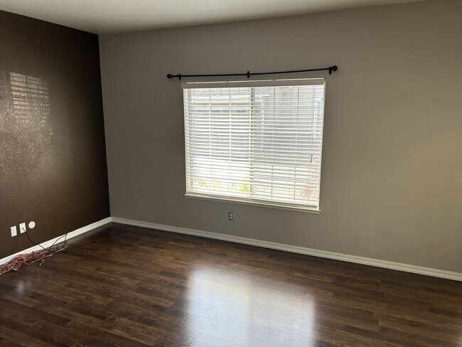 Building Photo - Beautiful East Petaluma 3 Bedroom, 2.5 Bath Home