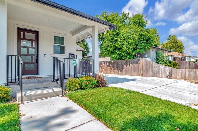 Foto del edificio - Fresh and Modern 3BD/2BA Home with Solar!