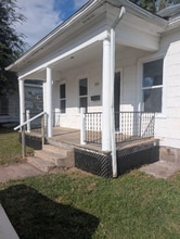 Building Photo - 915 S 5th St