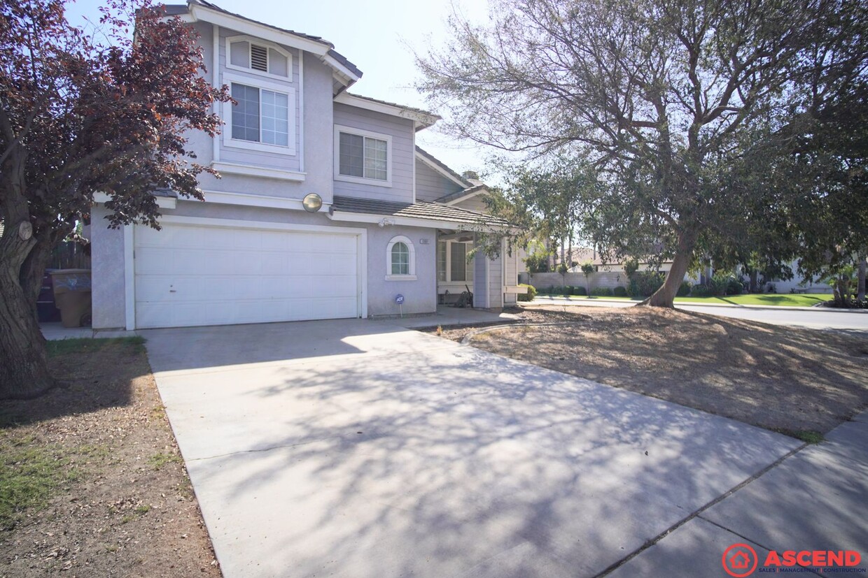 Primary Photo - Fabulous Home in Campus Park!