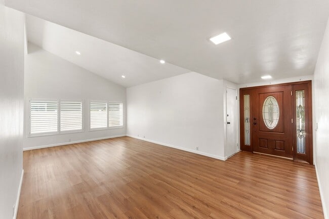 Building Photo - 868 Duvall Ave