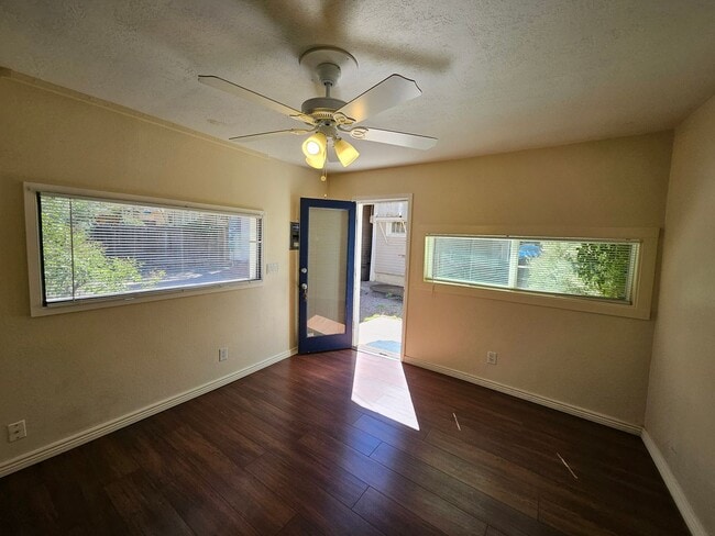 Building Photo - 911 Fruit Ave NW